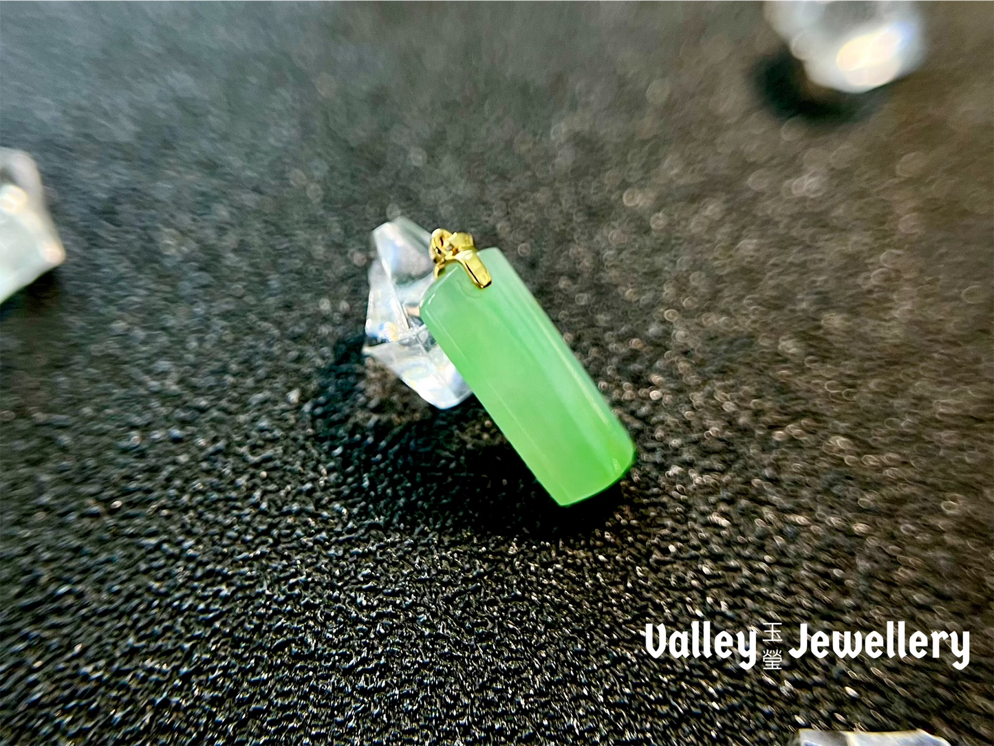 18K Gold Green Jadeite Pendant