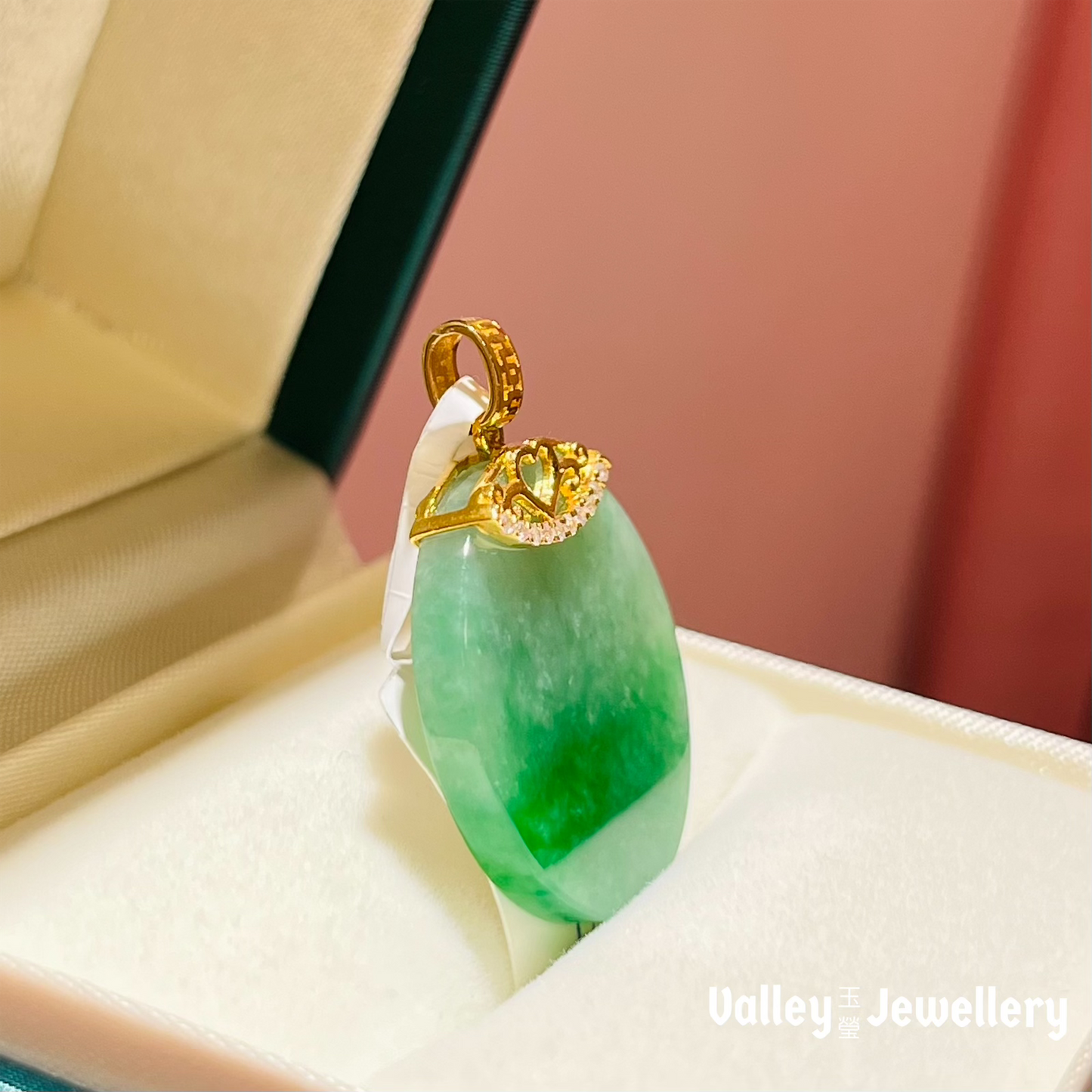 18K Gold Jadeite Pendant