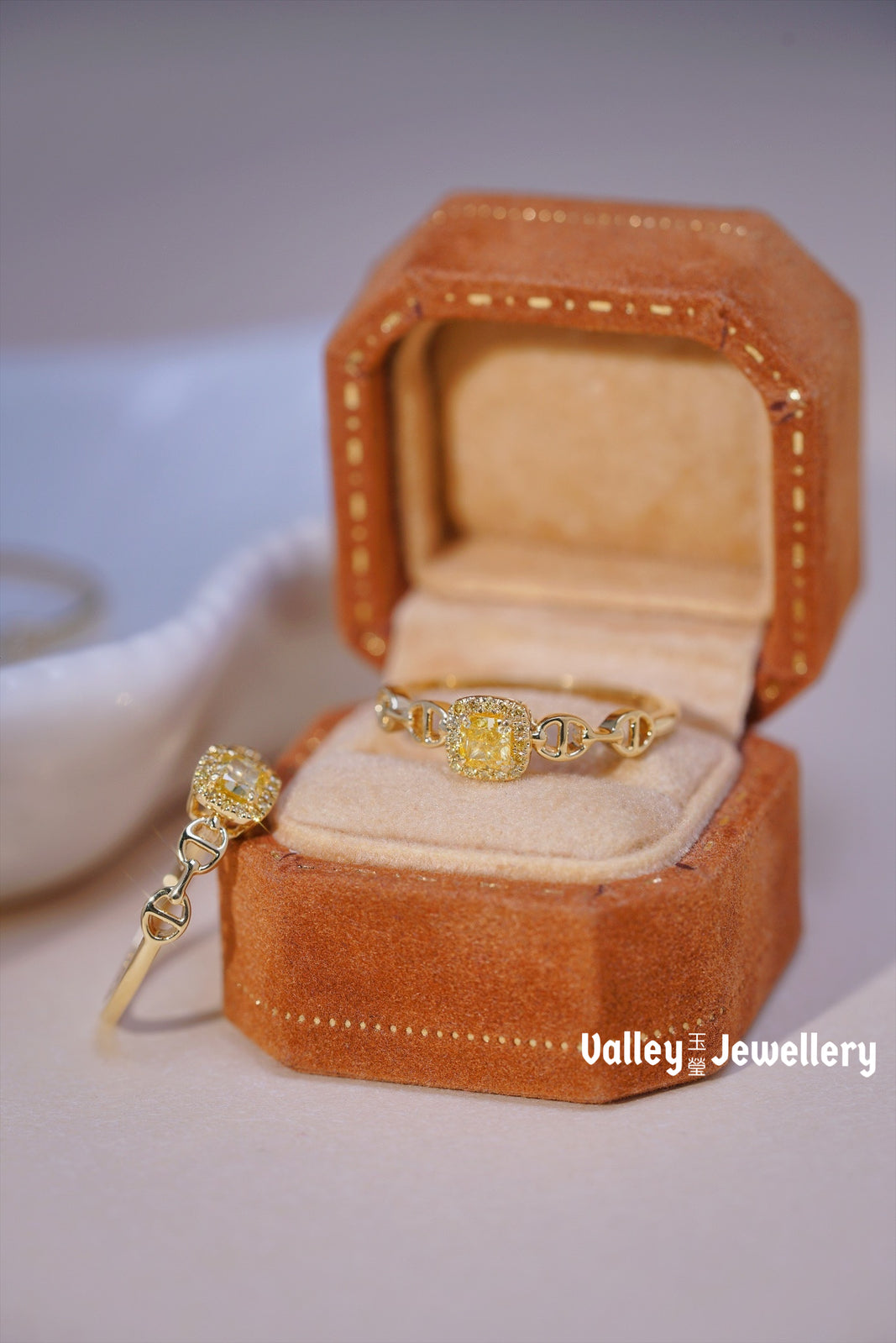 18K Yellow Diamond Ring