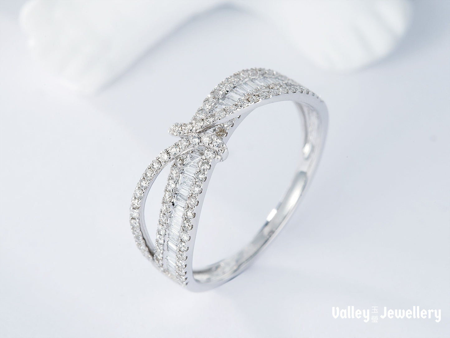 18K Sparkling Infinity Diamond Ring